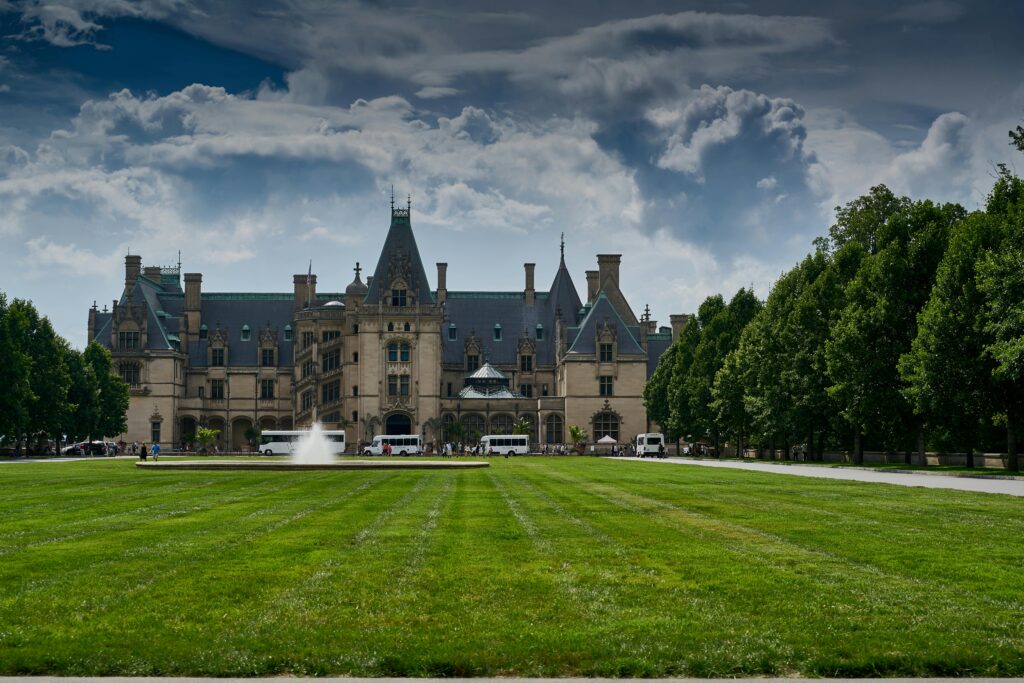 Biltmore Estate. By 
Francisco Cornellana Castells