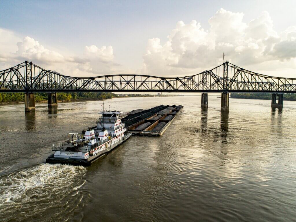 Mississippi-barge-justin-wilkens