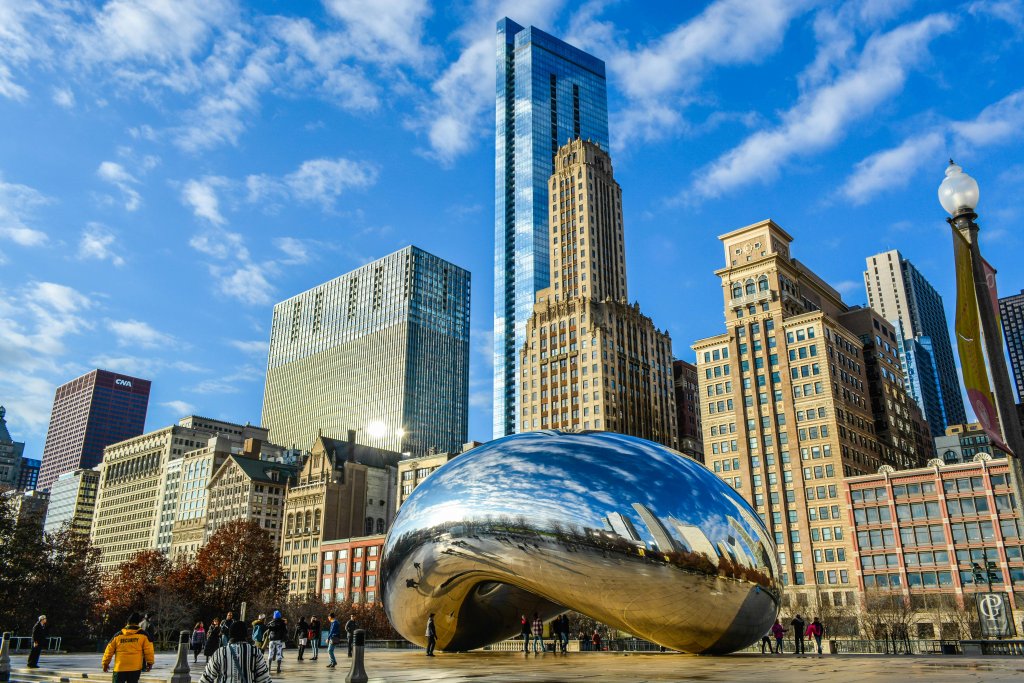 Picture of the Chicago Bean (Cloud Gate) sculpture.