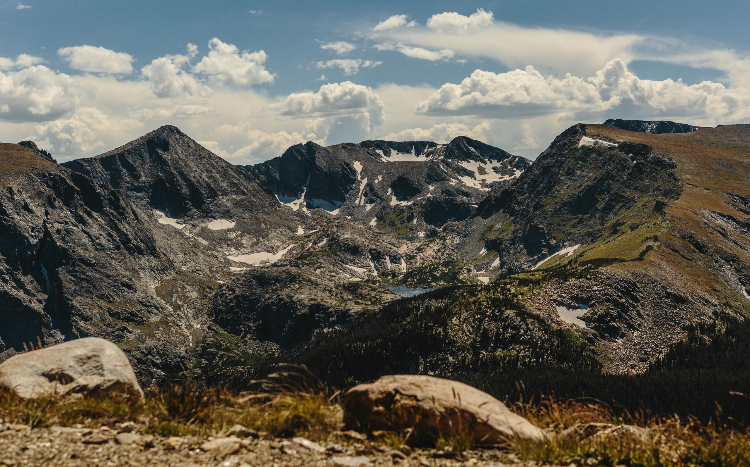 Colorado: A Travel Guide Through the Centennial State