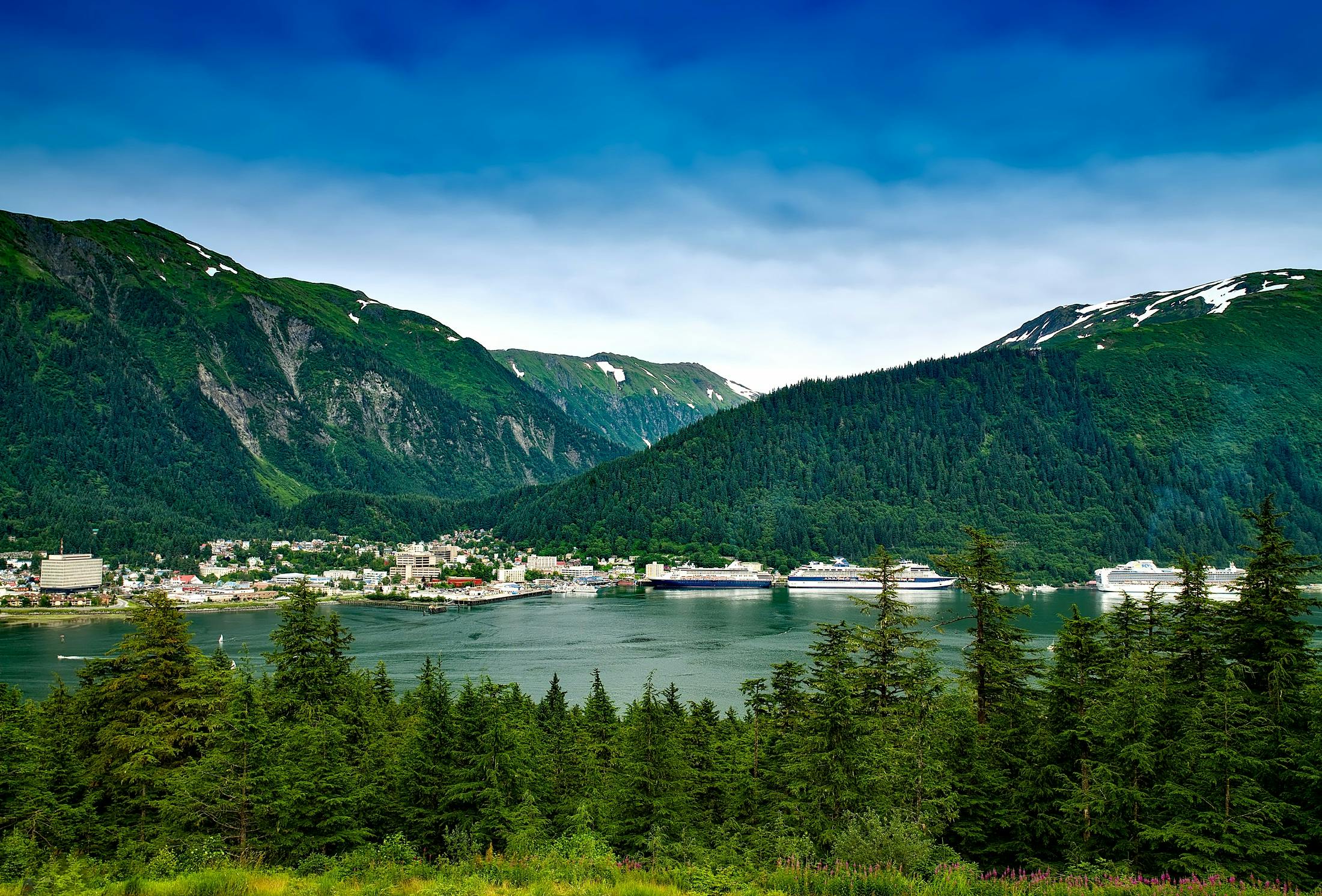 Alaska: A Travel Guide Through the Last Frontier